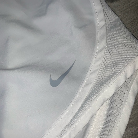 white nike shorts - Picture 3 of 3